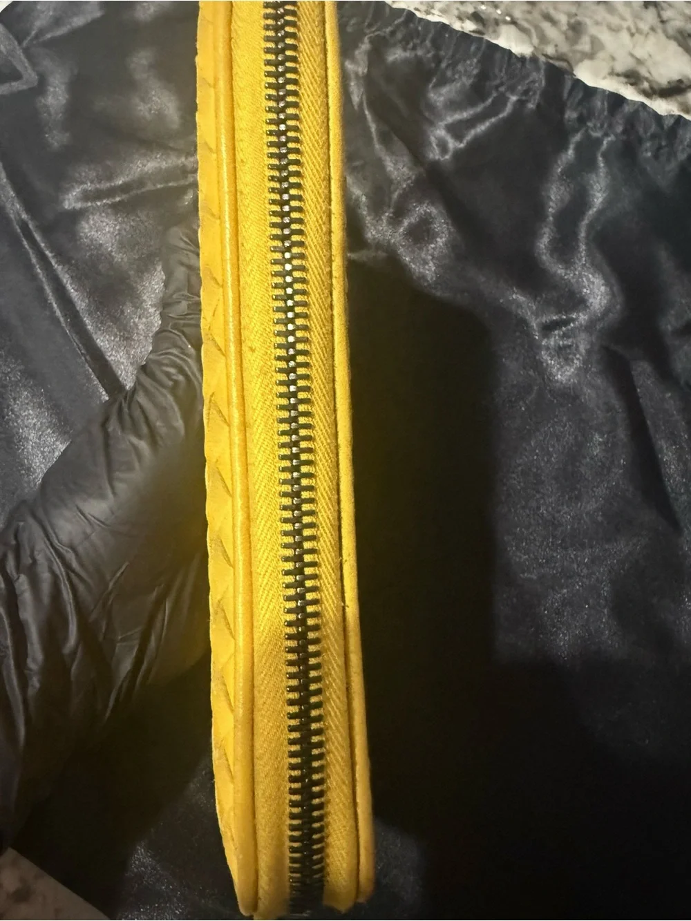 AUTHENTIC BOTTEGA VENETA ZIPPY WALLET
